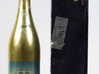 Vente aux enchères 1 BOUTEILLE CHAMPAGNE TAITTINGER COLLECTION VASARELY 1978 - COFFRET AB