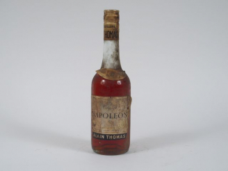 Vente aux enchères 1 BOUTEILLE COGNAC NAPOLEON EXCLUSIVITE ALAIN THOMAS - EA