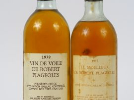 Vente aux enchères 2 BOUTEILLES R. PLAGEOLES : 1 VIN DE VOILE 1979 LB - 1 LE MOELLEUX 198