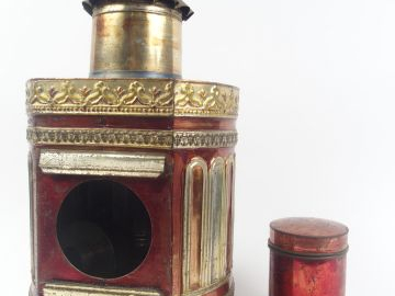 Grande lanterne magique en tôle polychrome. H. 50 cm (complète)