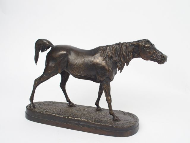 Pierre Jules MENE 'La jument'. Sujet en bronze à patine brune. Signé. 