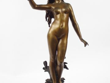Auguste MOREAU 'Jeune femme à la flûte'. Scupture en bronze à patine m