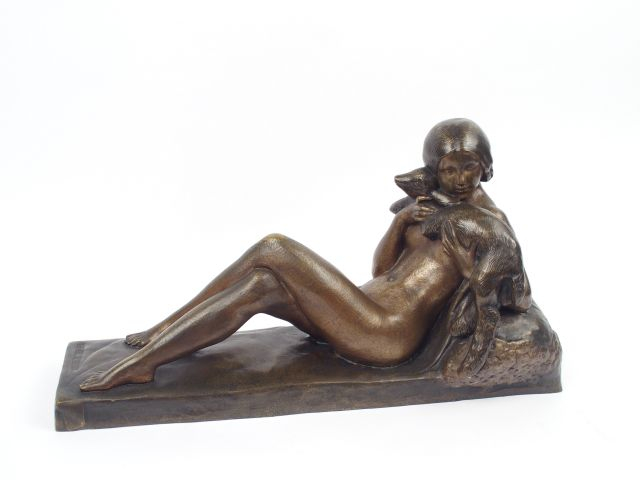 Georges COSTES 'Jeune fille et chevreau'. Sculpture en bronze à patine