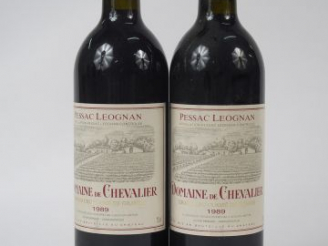 Vente aux enchères 2 BOUTEILLES DOMAINE DE CHEVALIER CC GRAVES - 1989 - 1 BG