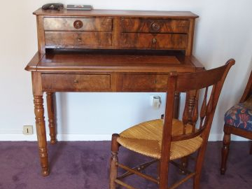 Bureau à gradin XIXème en noyer et placage de noyer, ouvrant à deux ti