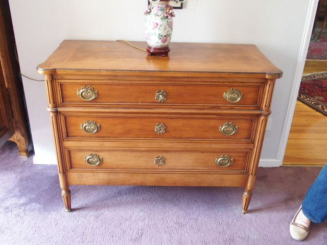 Commode de style Louis XVI