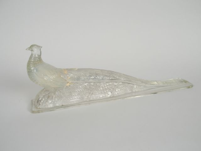 VERLYS France. 'Faisan'. Sculpture Art Déco en verre opalescent. Signé