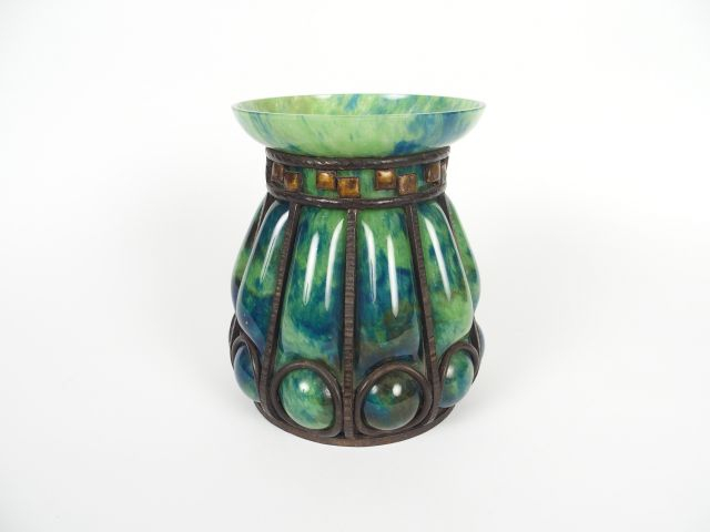 DELATTE. Vase en verre soufflé moucheté bleu, vert et brun. Belle mont