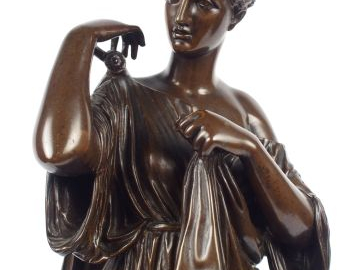 Sculpture en bronze à patine brune 'Femme à l'antique'. Cachet Colas r