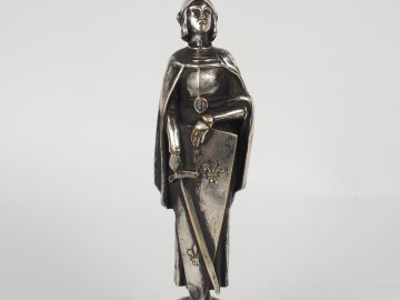 Bouchon de radiateur en bronze argenté 'Jeanne d’Arc', signé Maxime re