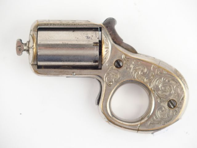312- Poivrière calibre 22 LR à 6 coups « My friend » breveté par James