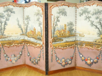 Vente aux enchères Paravent XVIIIème en toile peinte à décor de paysage lacustre animé,4 