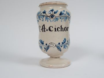 Pot de pharmacie fin XVIIIe - début XIXe en faïence. H. : 18 cm.