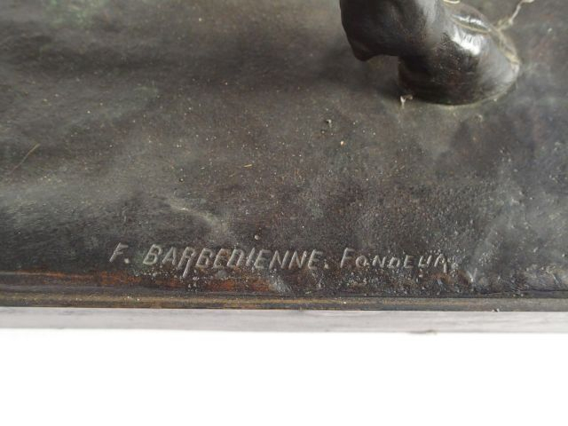 J. CLESINGER, "Le taureau romain". Sculpture en bronze à patine brune.
