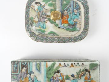 Bouteille et son bassin en porcelaine de Canton vers 1900 on y joint 2