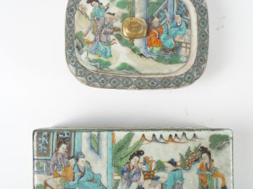 Bouteille et son bassin en porcelaine de Canton vers 1900 on y joint 2