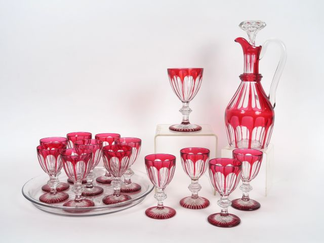 Partie de service de verres en cristal bicolore (égrenure au plateau)
