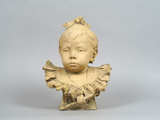 Vente aux enchères PIQUEMAL "Portrait de bébé" Sculpture en terre-cuite patinée (quelques