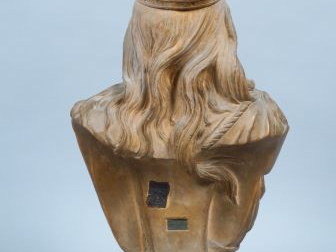 GREGOIRE « Allégorie de la Lorraine » Sculpture en terre cuite. Signée