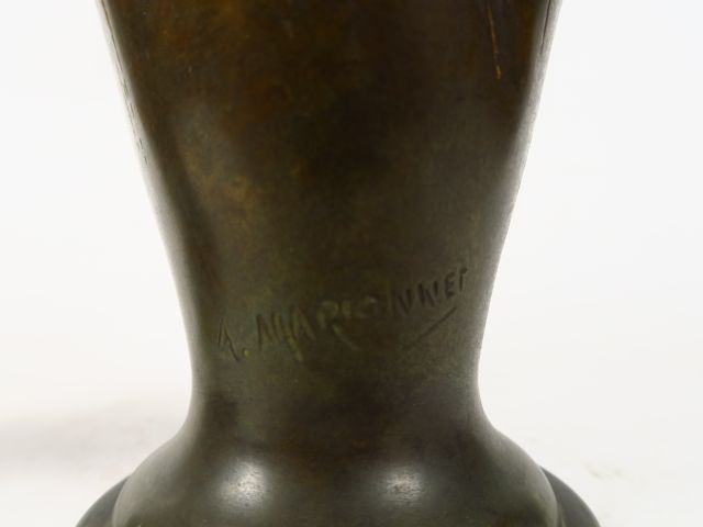 A. MARIONNET. Paire de vases 1900 en bronze à patine médaille et dorée