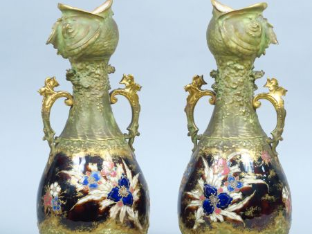 Paire de vases autrichiens 1900 en céramique polychrome émaillée, à dé
