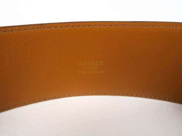 HERMES. Ceinture "Médor" en cuir noir, avec sa boite.  Longueur : 0,81