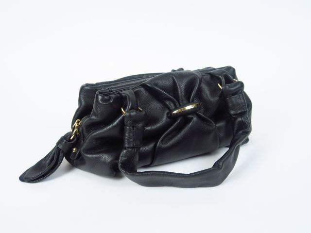LANCEL. Sac à main et porte-monnaie en cuir noir.