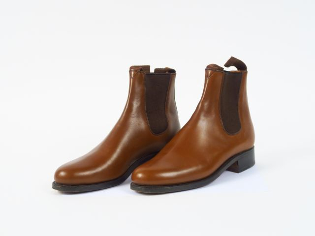J.M WESTON. Paire de boots en cuir marron. Etat neuf Taille 38