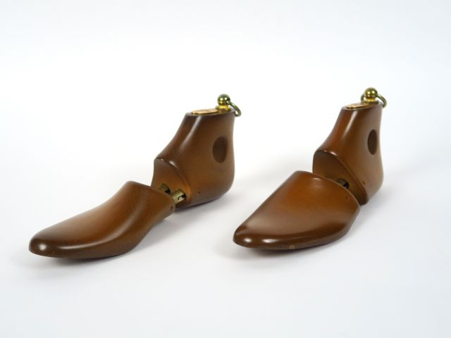 J.M WESTON. Paire d'embauchoirs en bois. Taille 39