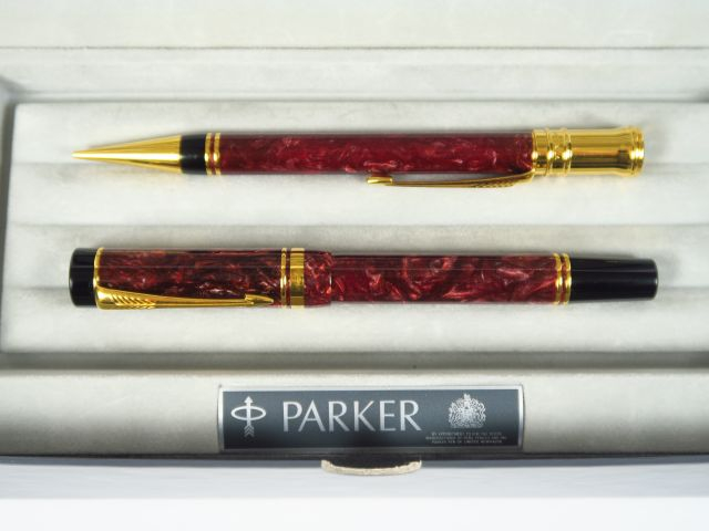 PARKER. Paire de stylos Duofold (stylo à plume et stylo à bille)