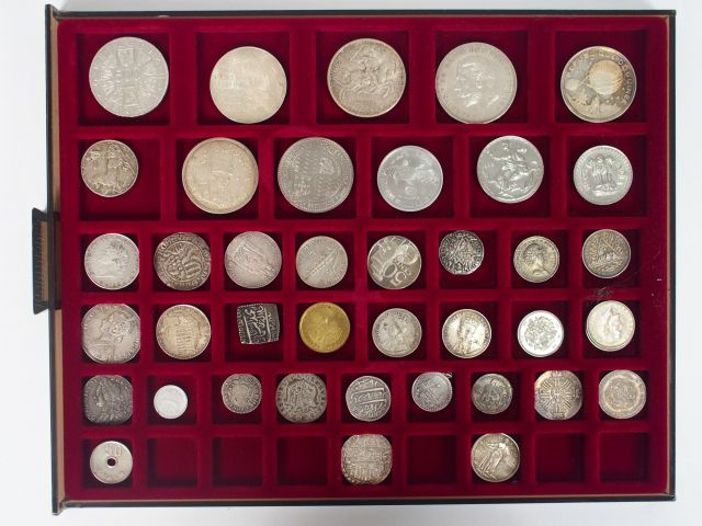 124 monnaies principalement divisionnaires en argent et métaux divers 