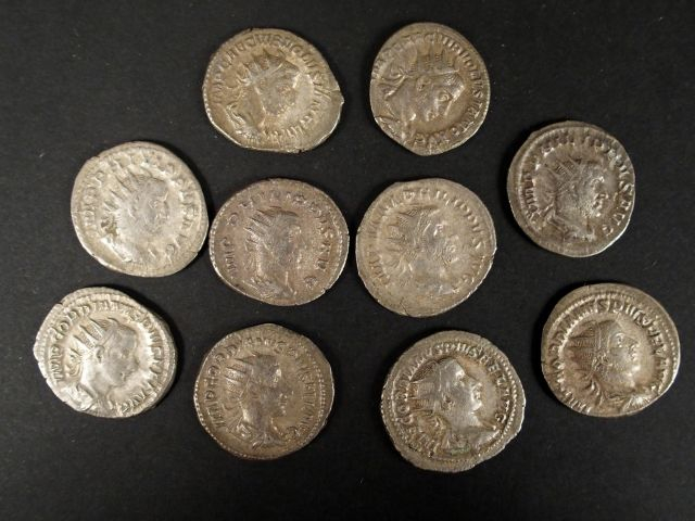Lot de 10 antoniniens : -Cordien III (238-244), 4 exemplaires, Philipp