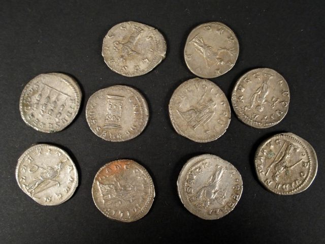 Lot de 10 antoniniens : -Cordien III (238-244), 4 exemplaires, Philipp