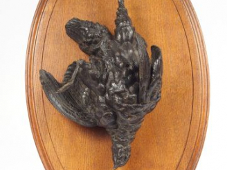 Vente aux enchères Sculpture XIXème en bronze à patine brune "Trophée de perdrix", plaque