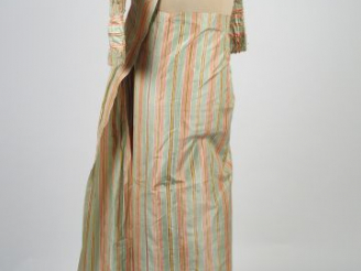 Vente aux enchères Manteau de robe à la française, et sa jupe démontée fin XVIIIè siècle,
