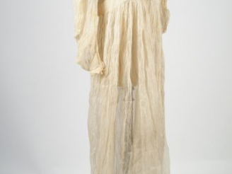 Vente aux enchères Robe de bal ou de mariée, mousseline  blanche époque  Restauration, ta