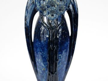 MOUGIN. Vaze 1900 ovoide en grès bleu à décor de fleurs , signé Mougin