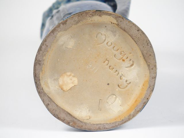 MOUGIN. Vaze 1900 ovoide en grès bleu à décor de fleurs , signé Mougin