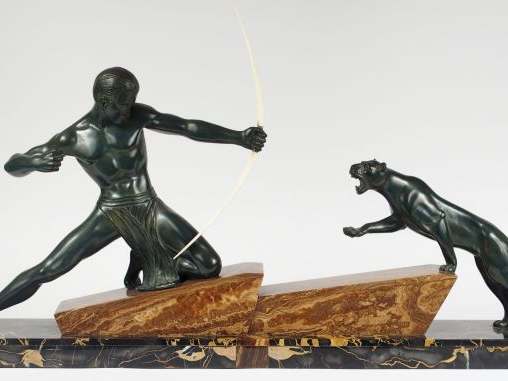 Ecole française 1940. Sculpture en bronze à patine verte, onyx et marb