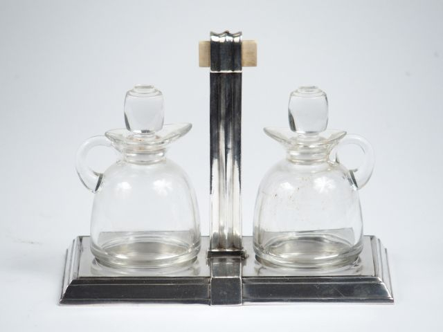 CHRISTOFLE. Huilier vinaigrier en métal argenté et verre