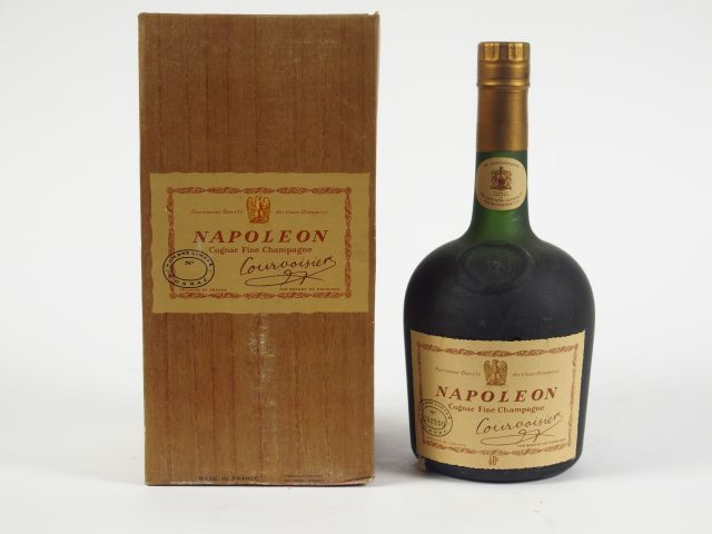 1 BOUTEILLE COGNAC NAPOLEON FINE CHAMPAGNE NAPOLEON COUVOISIER - COFFR