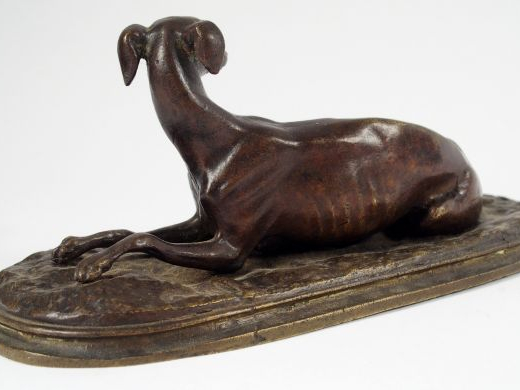 Sujet en bronze fin XIXème début XXème à patine brune "Lévrier couché"