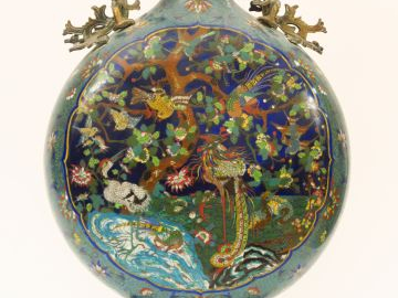 Importante gourde en bronze et émaux cloisonnés, le décor double face 