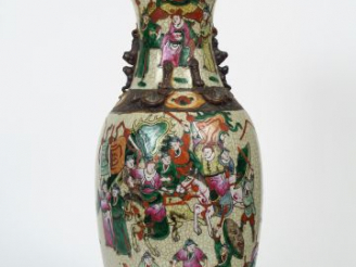 Vente aux enchères Vase en porcelaine de Nankin à décor de guerriers  H. 45 cm