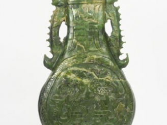 Vente aux enchères Grand vase de forme gourde à long col, orné de deux dragons. Chine Xxè