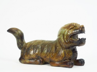 Vente aux enchères Lion en serpentine. Chine vers 1960.