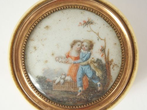 Boite fin XVIIIème - début XIXème, couvercle orné d'une miniature figu