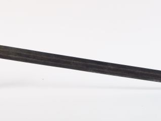 Belle épée nord-africaine, (Maroc?) fusée bois, pommeau dissymétrique 
