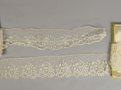 Dentelle d'application d'Angleterre  (fuseaux) . 8cm / 2, 20 cm   et 8