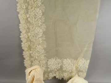 Echarpe de mariée,  XIXème siècle. 1, 34/1, 40. Tulle mécanique.  Bel 